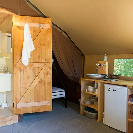 Huttopia 3* Versailles